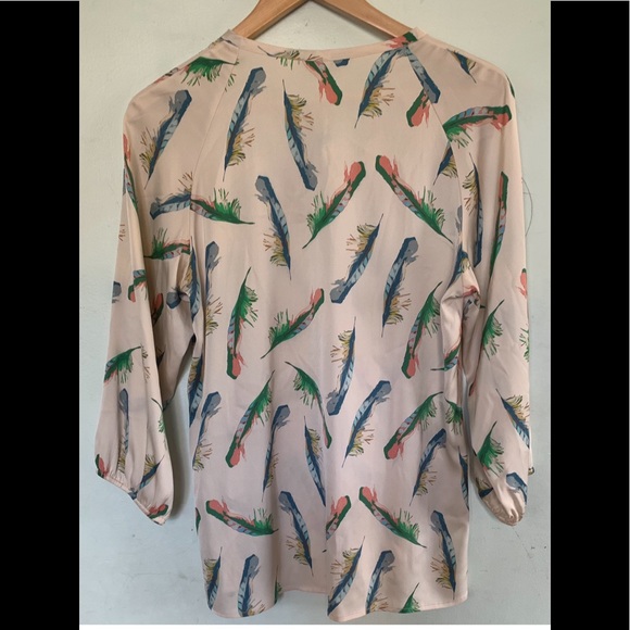 Tucker silk Blouse - Picture 2 of 7